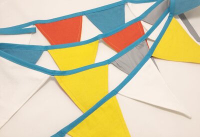 Viiri 1,95 metriä, päävärit turkoosi ja keltainen