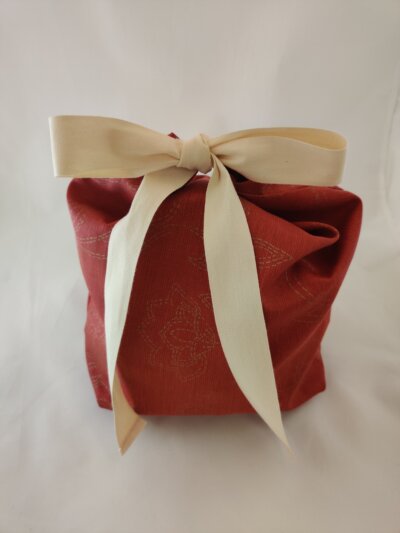 Loputon lahjakassi punainen