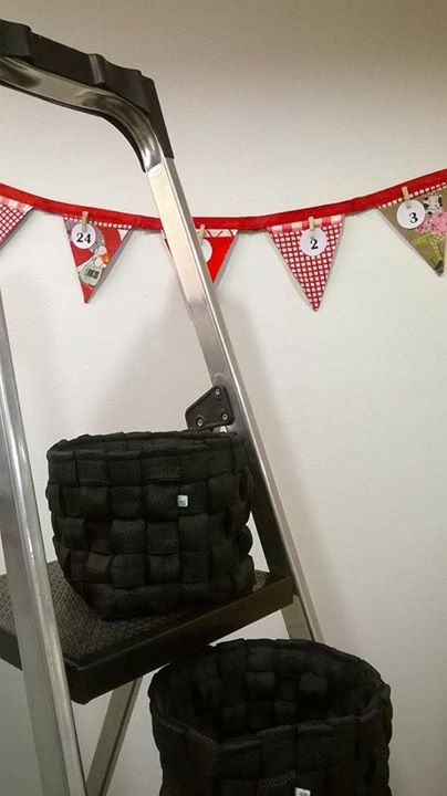 Lisää viirejä valmistunut. Tämä malli on irtonainen taskuviiri, eli voit koota h…